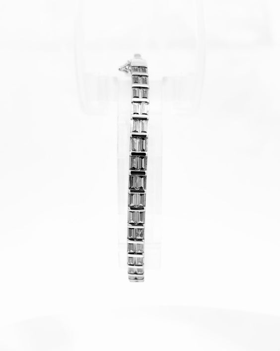 Linear Gleam Bangle