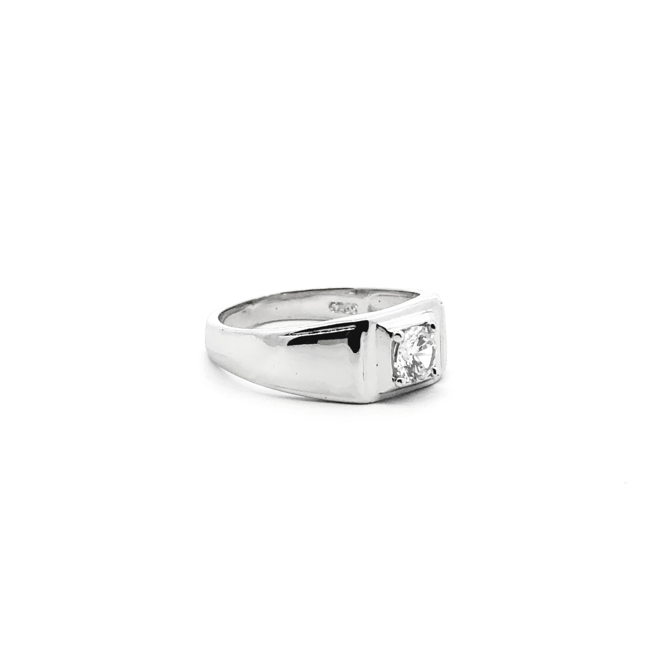 Solitaire Sovereign Ring 1
