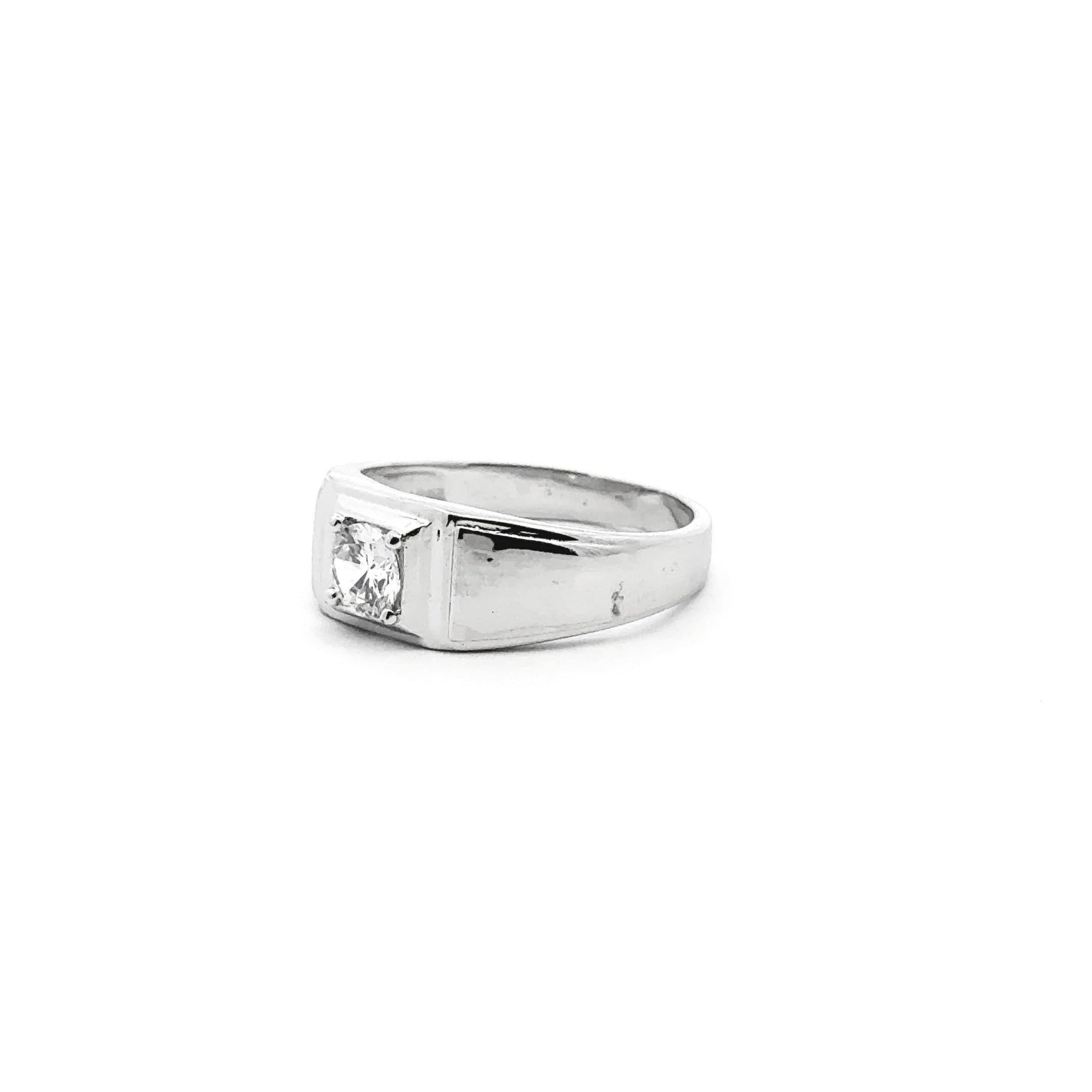 Solitaire Sovereign Ring 2