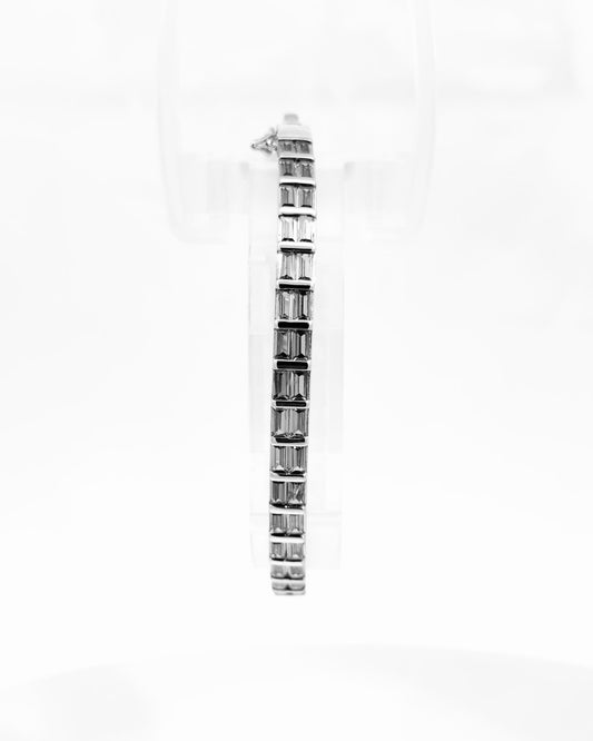 Linear Gleam Bangle